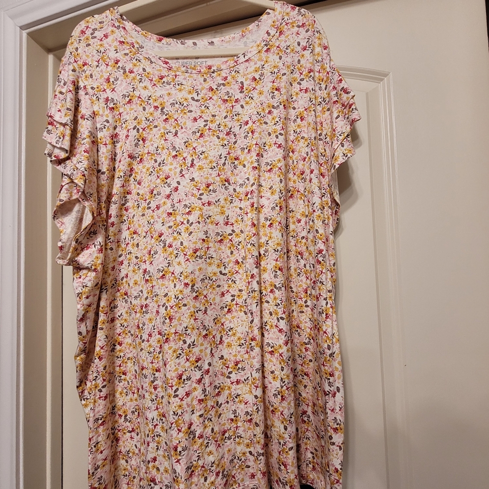 TORRID cute floral flutter sleeve tee, Size 5